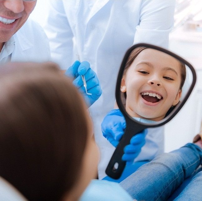 dziecko u stomatologa